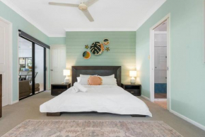 Family home with pool - 2 mins to beach & playground